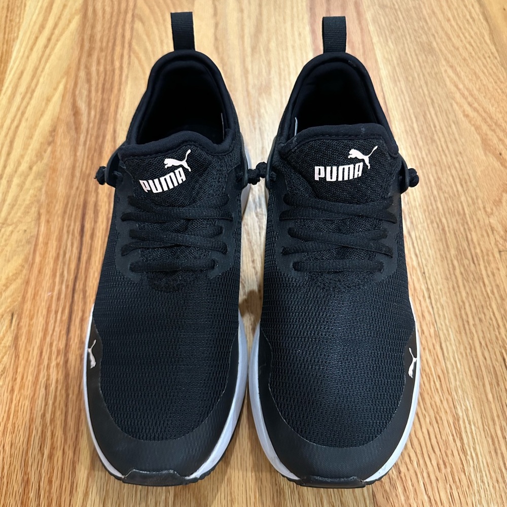 Black puma sneakers